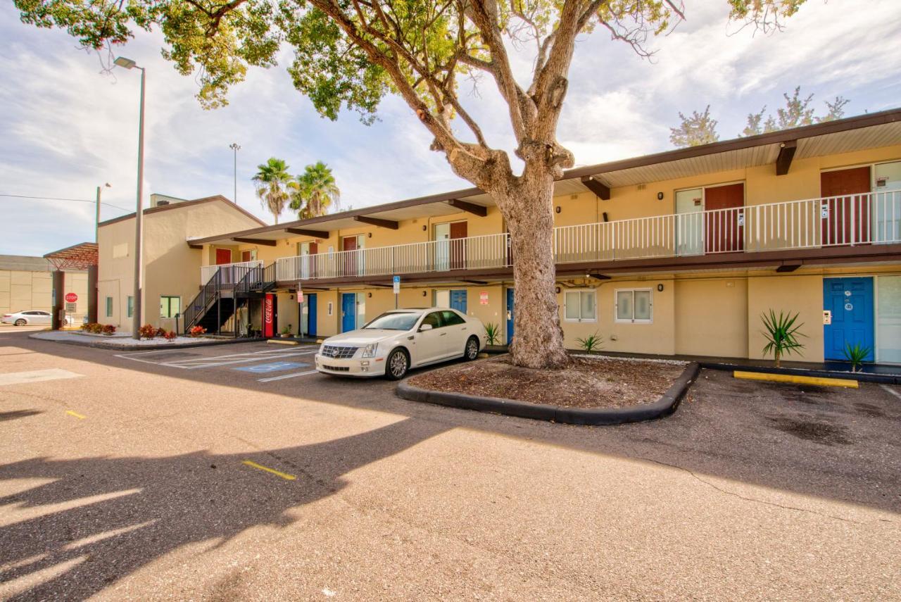 Clearwater Hotel Exterior foto